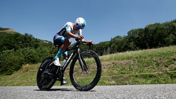 Cycling - Tour de France - Stage 13 - Loudenvielle to Peyragudes - Loudenvielle, France - July 18, 2025 Bahrain Victorious' Santiago Buitrago in action during stage 13 REUTERS/Benoit Tessier