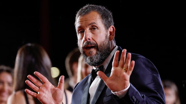 The actors swap stories at a Los Angeles high school while joking about their uneven record on the court.