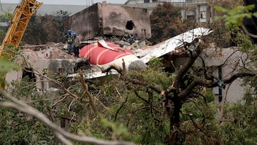 Members of Indian Army's engineering arm prepare to remove the wreckage of an Air India aircraft, bound for London's Gatwick Airport, which crashed during take-off from an airport in Ahmedabad, India June 14, 2025. REUTERS/Amit Dave