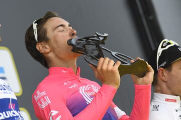 El italiano del Education-First protagonizó una de las grandes sorpresas de la temporada con su triunfo en De Ronde. Tras ser cuarto en la E3 BinckBank Classic, el italiano logró abrir hueco a 18 de meta en el último paso por el Oude Kwaremont sin que ninguno de los favoritos lograse darle caza en la meta de Oudenaarde y de esta forma conseguir su primera victoria como ciclista profesional después de rozarla en otras pruebas de prestigio de un día.