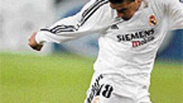 <b>Y TUVO UN RATITO MÁS ...</B> Después de marcar un gol al Valladolid el pasado sábado, en los minutos de descuento, Portillo pidió a Del Bosque, a través de las páginas de AS, una nueva oportunidad para el partido contra el Borussia en Dortmund. Y la tuvo. Y fue un ratito de gloria en el que tuvo tiempo de marcar un gol a Lehmann que hasta entonces lo había parado todo.