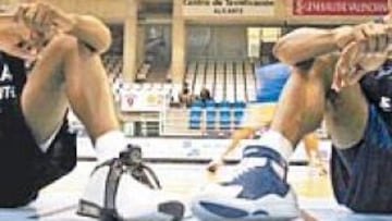 <b>TÁNDEM GANADOR. </b>La calidad de Quincy Lewis (iquierda) y Larry Lewis es una de las razones que mantienen invicto al Etosa Alicante.