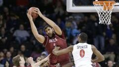 Bhullar, un gigante canadiense de origen indio para los Kings