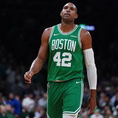 Warriors battling five NBA teams to land veteran All-Star Al Horford