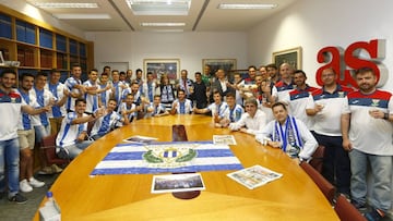 La plantilla del Legan&eacute;s visit&oacute; la redacci&oacute;n de AS para festejar el ascenso.