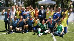 Del Bosque junto a Brasil, campeona del mundo.