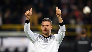 Podolski no llegó a Gallos por temas familiares afirma presidente del Querétaro