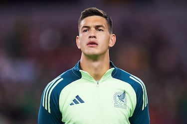 César Montes se queda en Moscú