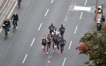 Kipchoge, de 34 años, se convirtió en Viena en el primer ser humano que baja de dos horas en 42.195 metros, la maratón aunque no será homologado como récord.