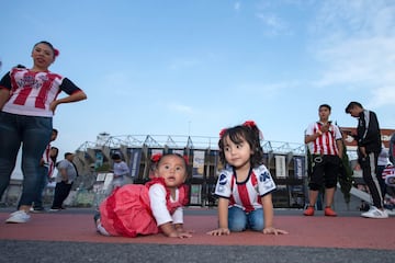 Así se vivió el ambiente previo al inicio del Clásico Nacional entre América y Chivas celebrado en el Estadio Azteca por la Jornada 10 de la Liga MX.