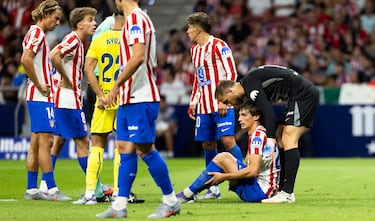 Minuto 76. Robin Le Normand se tira al suelo y pide el cambio.