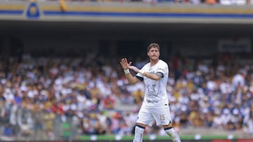 Arturo 'Palermo' Ortiz durante un encuentro contra los Pumas de la UNAM.