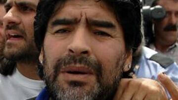 Maradona: "Quiero seguir como seleccionador"