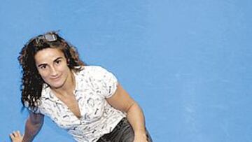 <b>EN SU GIMNASIO. </b>Isabel Fernández, la futura abanderada, fotografiada ayer en Alicante.