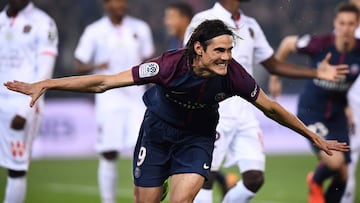 Cavani celebra su gol.