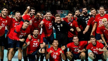 Los Hispanos, celebrando su victoria ante Japón.