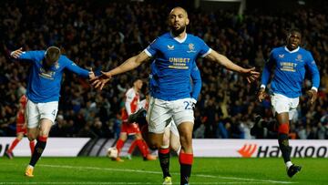 Soccer Football - Europa League - Quarter Final - Second Leg - Rangers v Sporting Braga - Ibrox, Glasgow, Scotland, Britain - April 14, 2022 Rangers&#039; Kemar Roofe celebrates scoring their third goal with teammates Action Images via Reuters/Jason Cairn