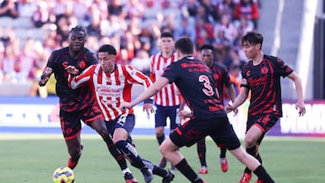 Chivas empata con uno menos amistoso frente a Xolos de Tijuana
