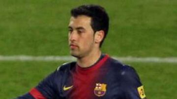 Sergio Busquets saluda a Sergio Remos al finalizar el clásico.