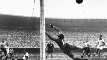 En la Final de la Copa del Mundo de 1950, el llamado 'Maracanazo' registró oficialmente 173,850 personas.