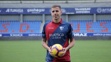 Christian Rivera durante su presentación con la SD Huesca.