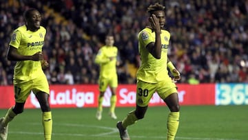 Samuel Chukwueze celebra el tanto que anotó ante el Rayo Vallecano.