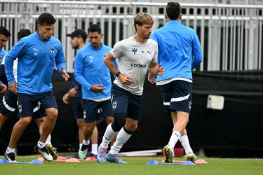 Rayados se tranquiliza con Sergio Canales