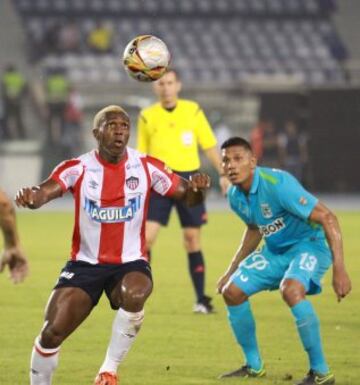 Junior consigue la ventaja del primer partido de la final de la Liga 2-1 ante Nacional.