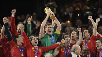 Champions League (Real Madrid 2000, 2002 y 2014) y Campeón del Mundo con España en 2010.