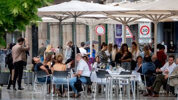 Una terraza de Zaragoza el pasado lunes, primer día de la Fase 1 de la desescalada en la capital aragonesa.