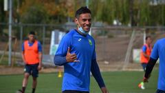 "Me vi en Europa": Claudio Valdivia sorprende en Colina y habla de su paso por Palmeiras