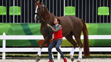 Beatriz Ferrer-Salat con su caballo Delgado durante la sesi&oacute;n de entrenamiento fe R&iacute;o.