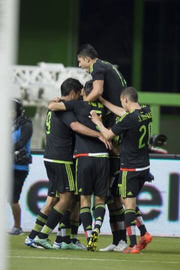 Festejo de la Selección Mexicana, al meter el segundo gol