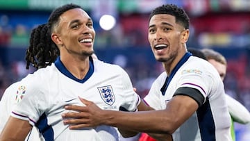 Trent Alexander-Arnold y Jude Bellingham, jugadores de Liverpool y Real Madrid, durante un partido con la Selección inglesa.