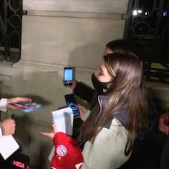 Lucas paró con los fans en la llegada del Bayern a Madrid