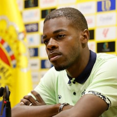 Frenético cierre de mercado para Cédric: inscripción a última hora y cesión al filial del Barça