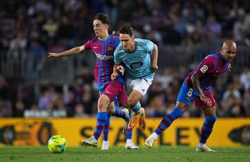 Denis Su¨¢rez y Dani Alves.
