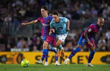 Denis Suárez y Dani Alves.