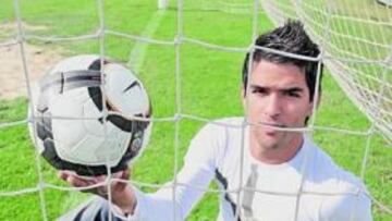 <b>OPORTUNIDAD. </b>El portugués Candeias tendrá hoy en el choque copero ante el Sporting la posibilidad de jugar en el once titular.