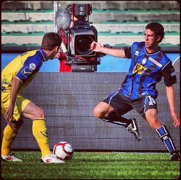 Miguel Layún hizo historia el 27 de septiembre de 2009 cuando debutó con Atalanta Bergamasca Calcio en un empate 1-1 ante Chievo Verona. Layún ingresó desde el banquillo en el minuto 82, convirtiéndose así en el primer futbolista mexicano en jugar con un club de la Serie A de Italia.