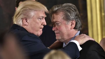 Steve Bannon, exasesor de Donald Trump, se entrega al FBI para enfrentar dos cargos por desacato penal. &iquest;Cu&aacute;nto tiempo puede pasar en prisi&oacute;n?