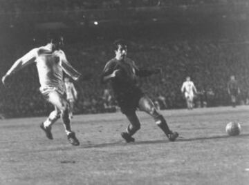 Su debut con la selección española se produjo el 1 de febrero de 1967 en Estambul (Turquía), partido en el que España empató 0-0 con Turquía.