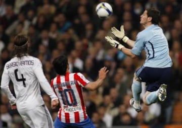 El 7 de marzo 2009 encajó un gol de Forlán, en un partido en el Bernabéu en el que empatarón a uno.