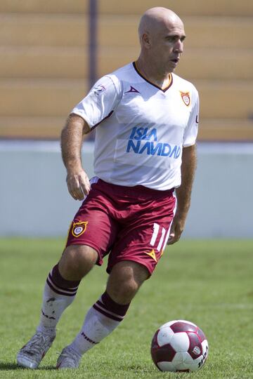 El 'pony' Ruiz se cansó de ponerle goles a Jared Borgetti en el Santos.
En la Liga MX, jugó desde 1994 al 2008 en 6 clubes diferentes.