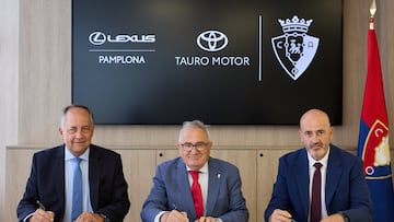 Luis Sabalza, junto a los directores de Toyota y Lexus.