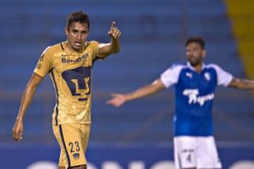 Nieto es un producto de la cantera universitaria que nunca consiguó hacerse de un lugar en el 11 inicial. Hoy está militando en el Herediano de Costa Rica.