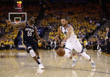 Stephen Curry y E'Twaun Moore.