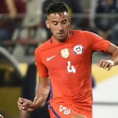 Mauricio Isla es amonestado y se perderá duelo ante México