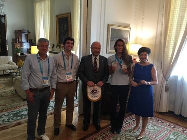 La embajada de Hungr¨ªa felicita a Ona y anima al waterpolo