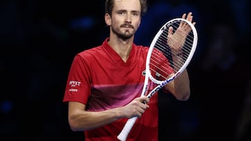 Daniil Medvedev celebra su victoria contra Alex de Miñaur en las ATP Finals.